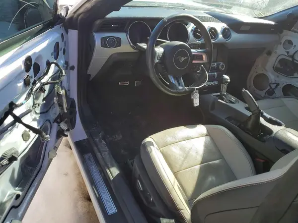 1FATP8UH9H5295787 2017 FORD MUSTANG - Image 8