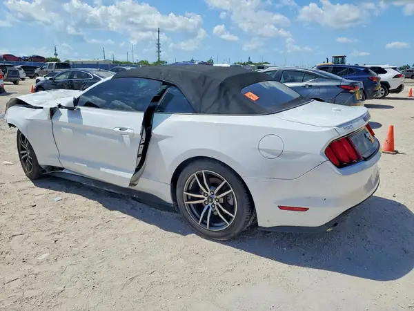 1FATP8UH9H5305430 2017 FORD MUSTANG - Image 2