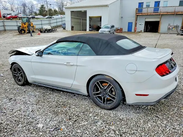 1FATP8UH9J5177051 2018 FORD MUSTANG - Image 2