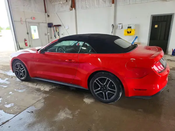 1FATP8UH9N5102856 2022 FORD MUSTANG - Image 2