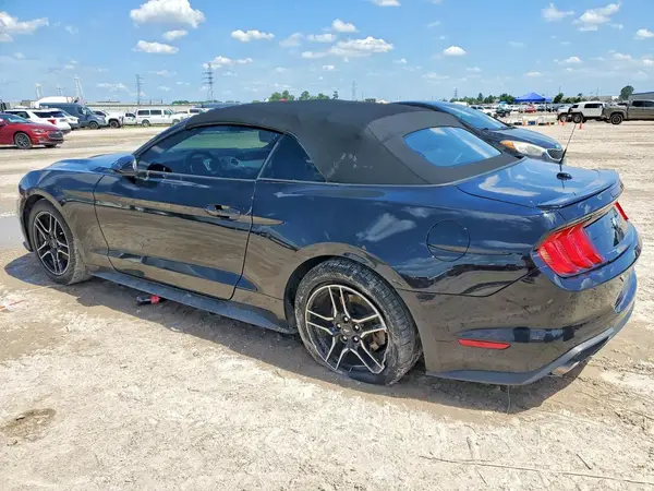 1FATP8UH9N5124114 2022 FORD MUSTANG - Image 2