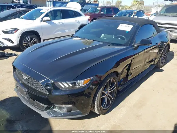 1FATP8UHXH5310569 2017 FORD MUSTANG - Image 2
