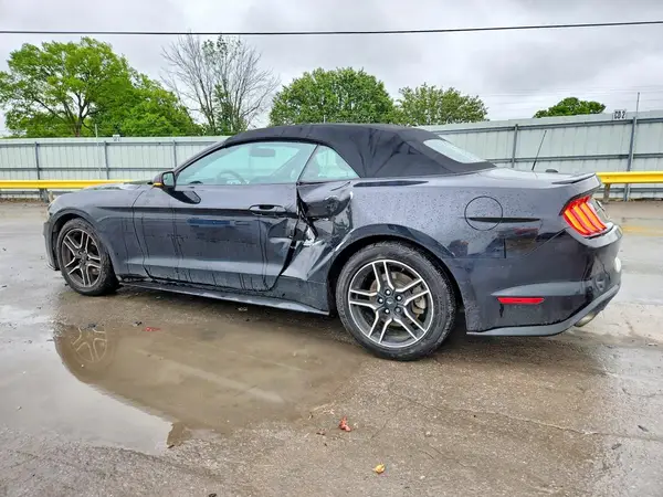 1FATP8UHXJ5111236 2018 FORD MUSTANG - Image 2