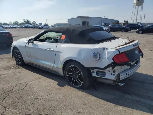 1FATP8UHXJ5138937 2018 FORD MUSTANG - Image 2