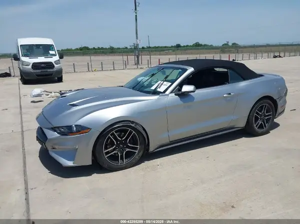1FATP8UHXL5111742 2020 FORD MUSTANG - Image 2