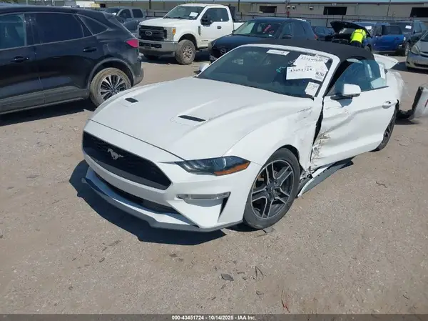 1FATP8UHXL5137077 2020 FORD MUSTANG - Image 2