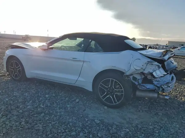 1FATP8UHXN5105281 2022 FORD MUSTANG - Image 2