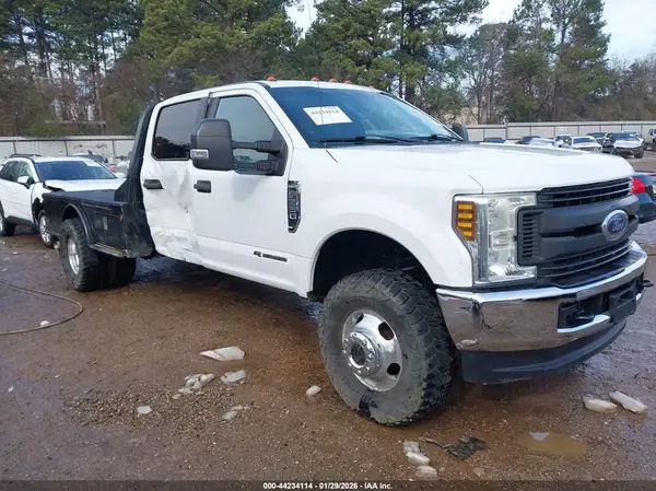 1FD8W3HT2JEB42349 2018 FORD F350 - Image 1