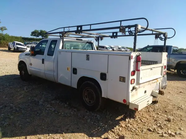 1FD8X3AT0GEA15583 2016 FORD F350 - Image 2