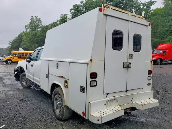 1FD8X3F64HED46350 2017 FORD F350 - Image 2