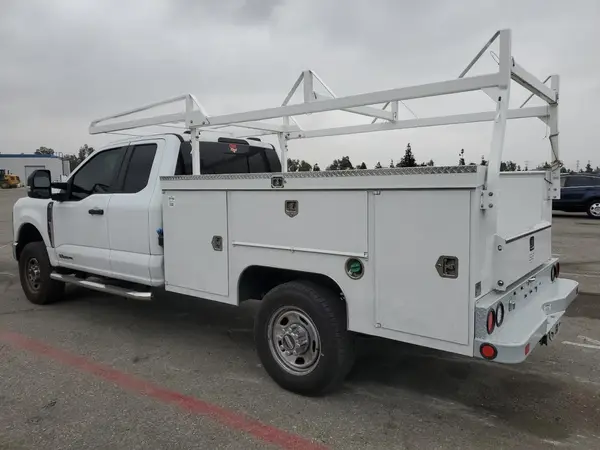 1FD8X3FT3PED90831 2023 FORD F350 - Image 2