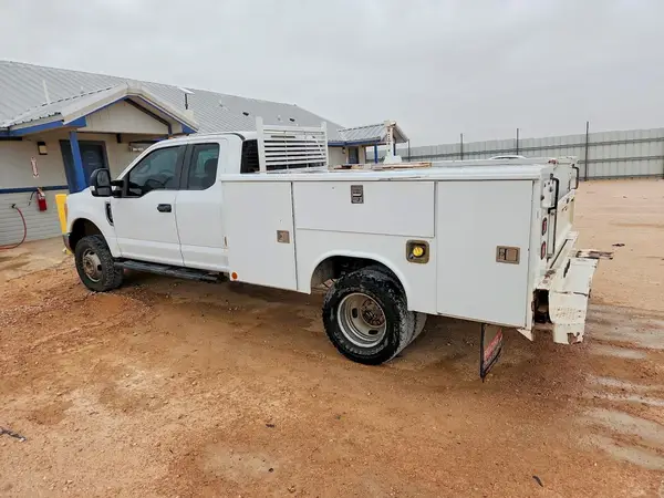 1FD8X3H60HEF40855 2017 FORD F350 - Image 2
