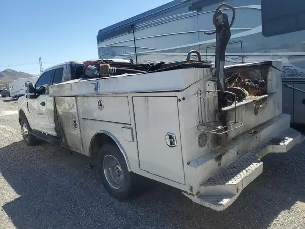 1FD8X3H64HEC90861 2017 FORD F350 - Image 2