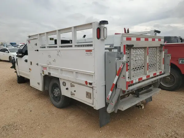 1FDBF3E65NEF34297 2022 FORD F350 - Image 2