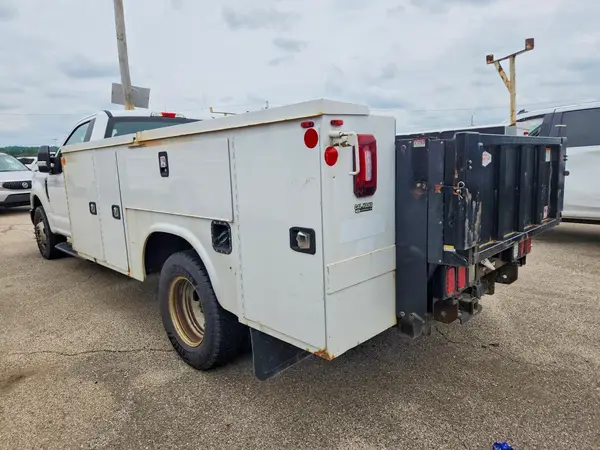 1FDRF3G66JEC21247 2018 FORD F350 - Image 2