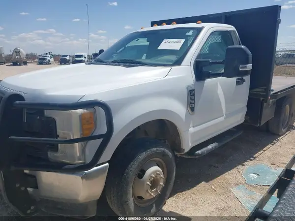 1FDRF3HT0HEE18106 2017 FORD F350 - Image 2
