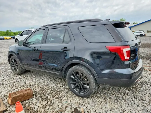 1FM5K7D80HGD50686 2017 FORD EXPLORER - Image 2