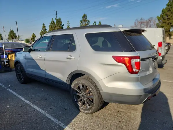 1FM5K7D81HGA03724 2017 FORD EXPLORER - Image 2