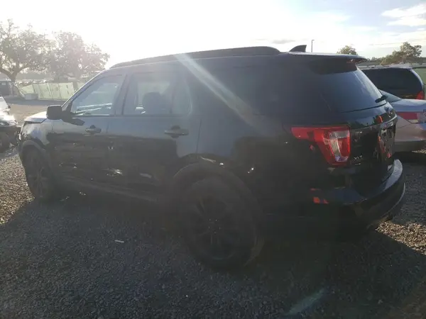 1FM5K7D82HGC18335 2017 FORD EXPLORER - Image 2