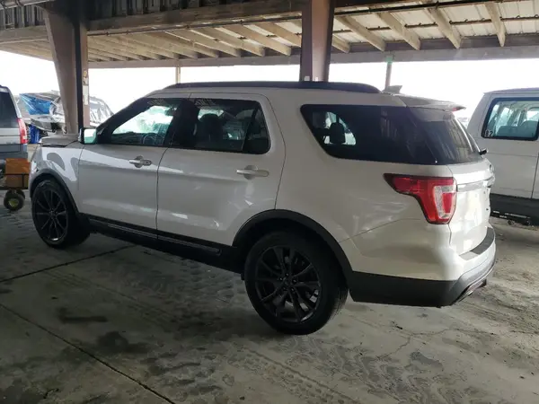 1FM5K7D82HGE11925 2017 FORD EXPLORER - Image 2