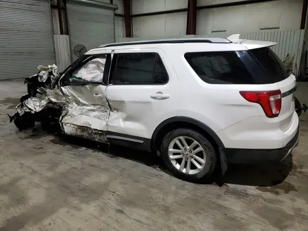 1FM5K7D83HGB14212 2017 FORD EXPLORER - Image 2