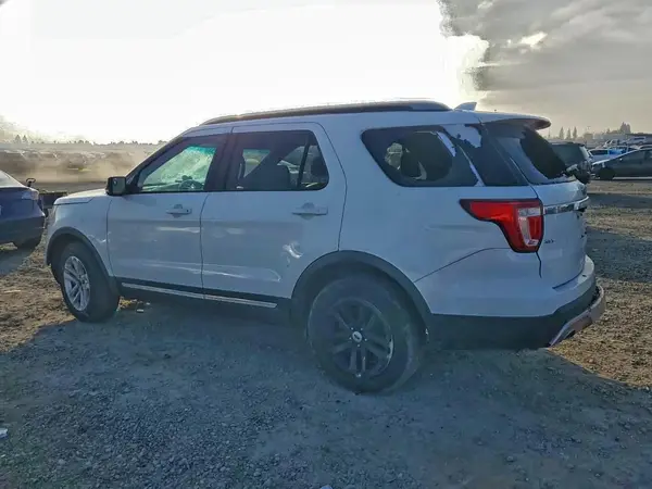 1FM5K7D83HGB40101 2017 FORD EXPLORER - Image 2
