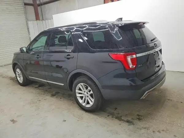 1FM5K7D84HGB12856 2017 FORD EXPLORER - Image 2