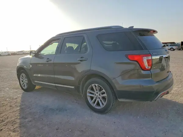1FM5K7D84HGB30838 2017 FORD EXPLORER - Image 2