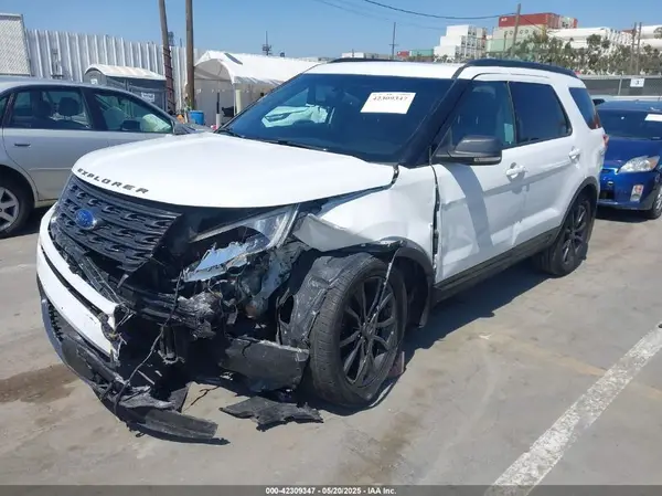 1FM5K7D84HGB40270 2017 FORD EXPLORER - Image 2