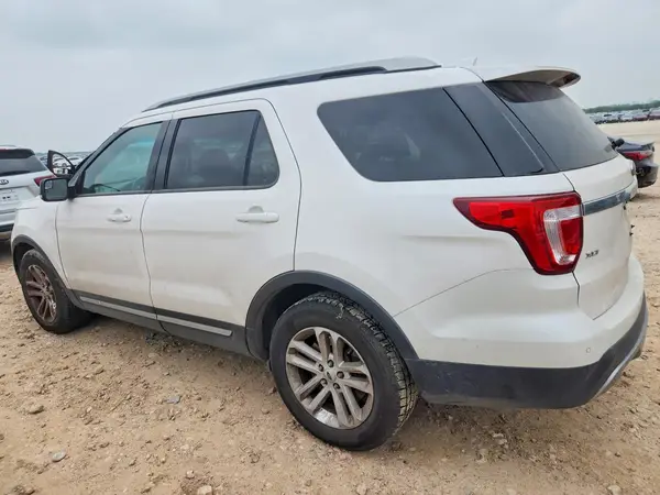 1FM5K7D85GGB18812 2016 FORD EXPLORER - Image 2