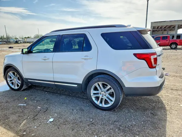 1FM5K7D86HGD10306 2017 FORD EXPLORER - Image 2