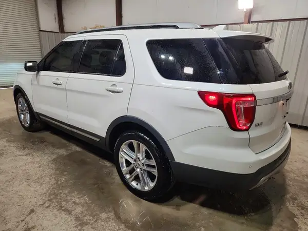 1FM5K7D87HGC02552 2017 FORD EXPLORER - Image 2