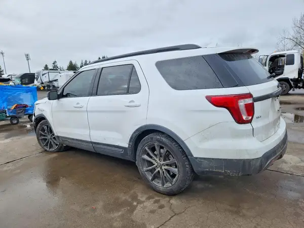 1FM5K7D89HGB91828 2017 FORD EXPLORER - Image 2