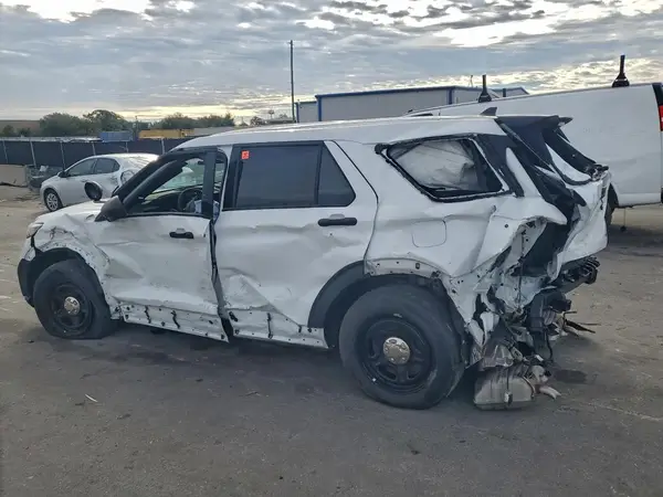 1FM5K8AB2NGA63125 2022 FORD EXPLORER - Image 2