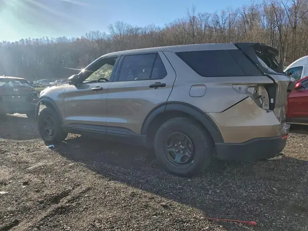 1FM5K8AB3NGB77988 2022 FORD EXPLORER - Image 2