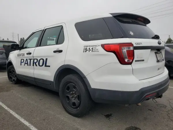 1FM5K8AR1HGA79205 2017 FORD EXPLORER - Image 2