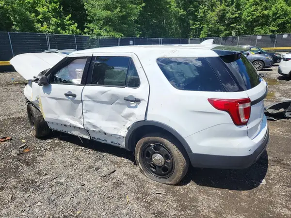 1FM5K8AR1HGA94738 2017 FORD EXPLORER - Image 2