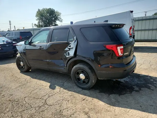 1FM5K8AR1HGB54310 2017 FORD EXPLORER - Image 2