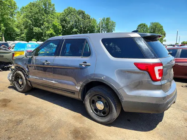1FM5K8AR1HGB72046 2017 FORD EXPLORER - Image 2