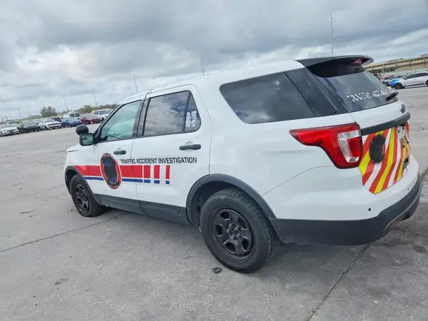 1FM5K8AR1HGB93768 2017 FORD EXPLORER - Image 2