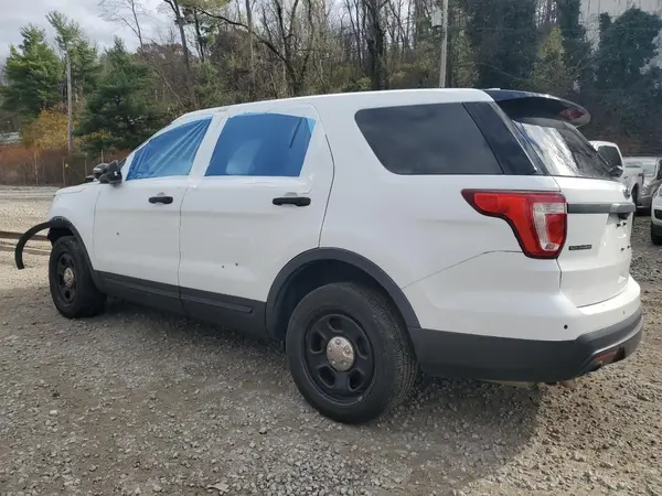 1FM5K8AR2GGB35828 2016 FORD EXPLORER - Image 2