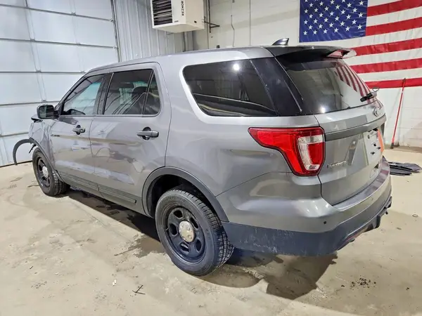 1FM5K8AR2HGB72041 2017 FORD EXPLORER - Image 2