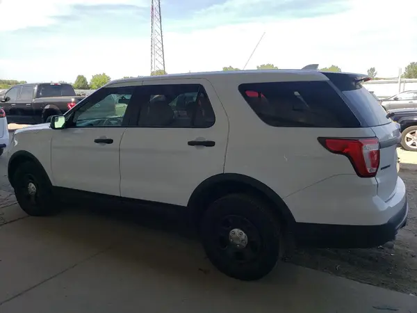 1FM5K8AR5HGB82630 2017 FORD EXPLORER - Image 2