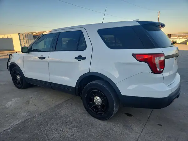 1FM5K8AR7GGB13310 2016 FORD EXPLORER - Image 2