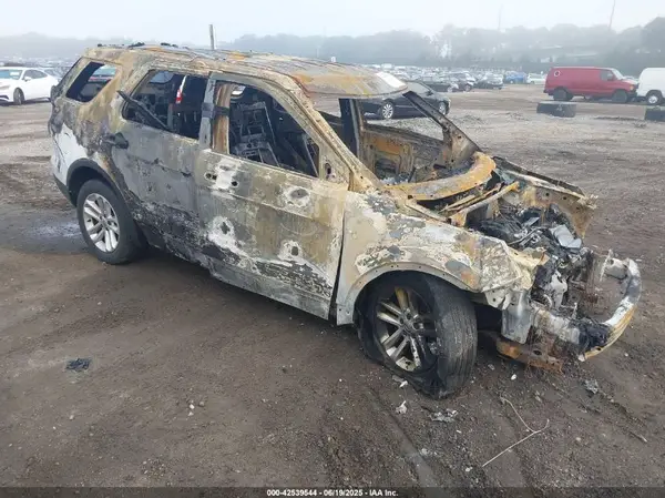 1FM5K8ARXHGB00648 2017 FORD EXPLORER - Image 1