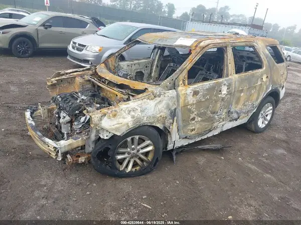 1FM5K8ARXHGB00648 2017 FORD EXPLORER - Image 2