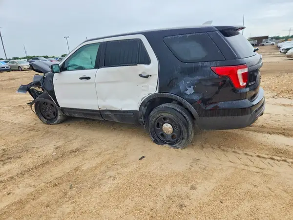 1FM5K8AT3HGE29803 2017 FORD EXPLORER - Image 2