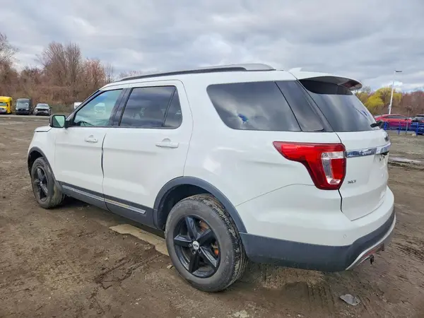 1FM5K8D80HGB18692 2017 FORD EXPLORER - Image 2