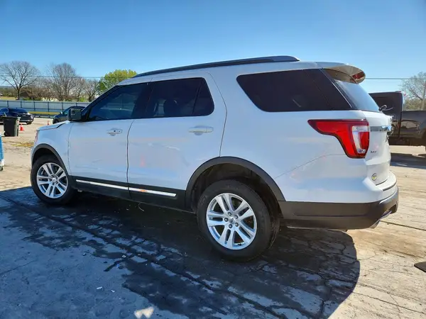 1FM5K8D80JGA75896 2018 FORD EXPLORER - Image 2