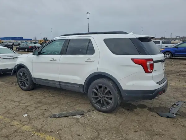 1FM5K8D80JGB77098 2018 FORD EXPLORER - Image 2